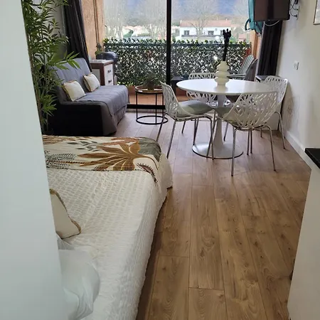 Apartment Bord De - - Piscine - Wifi *